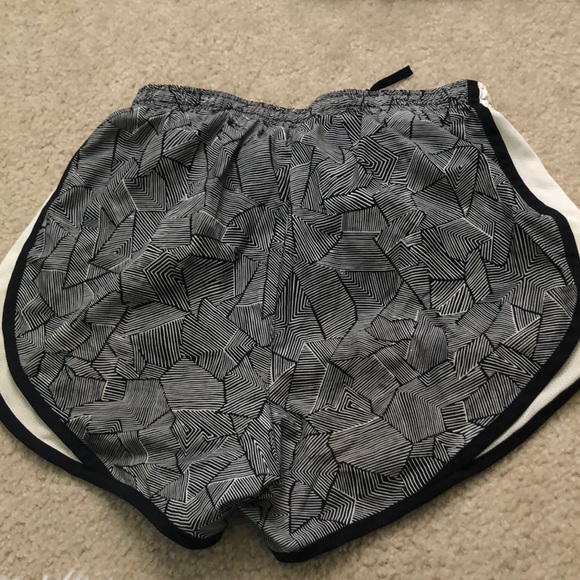 Black and White nike shorts - Picture 6 of 9